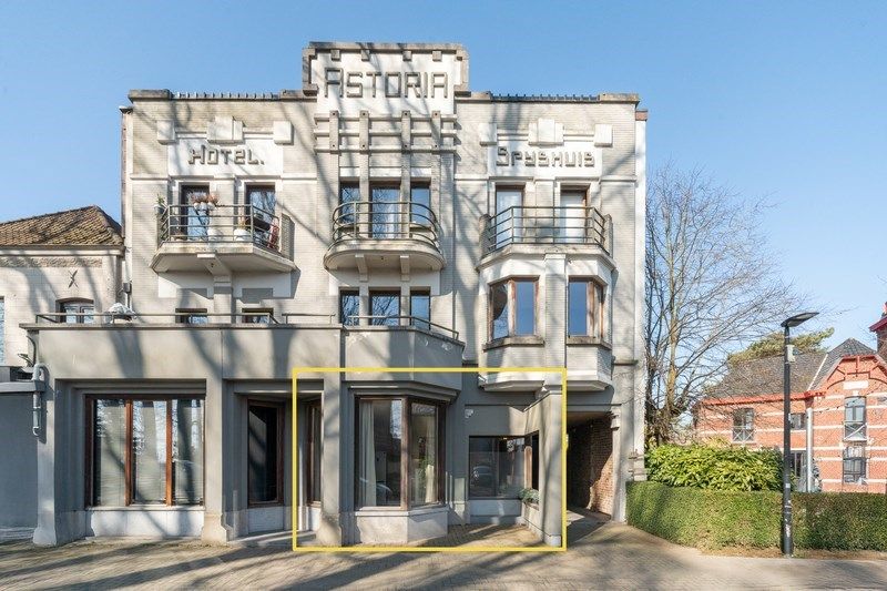 Hoofdfoto van de publicatie: GELIJKVLOERS APPARTEMENT MET AUTOSTAANPLAATS