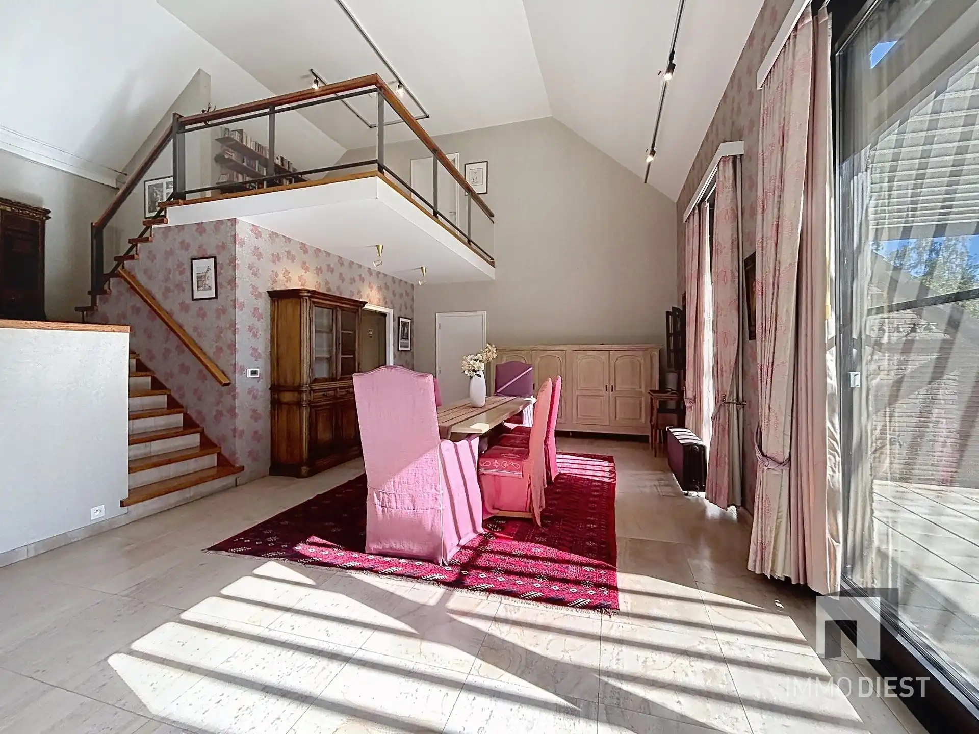 Prachtig gelegen villa met uniek ontwerp op 57a 74ca én achterliggende vijvers op 75a 54ca. foto 7