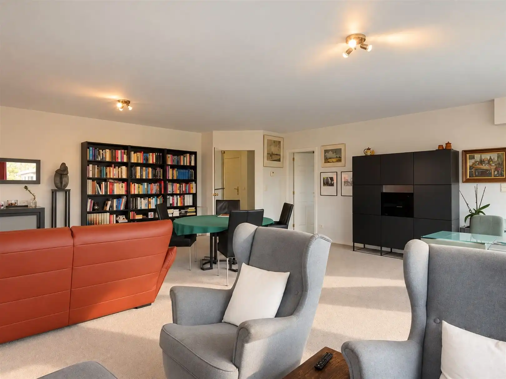 Ruim en lichtrijk appartement met 3 slaapkamers en twee terrassen op een toplocatie in Brasschaat foto 3