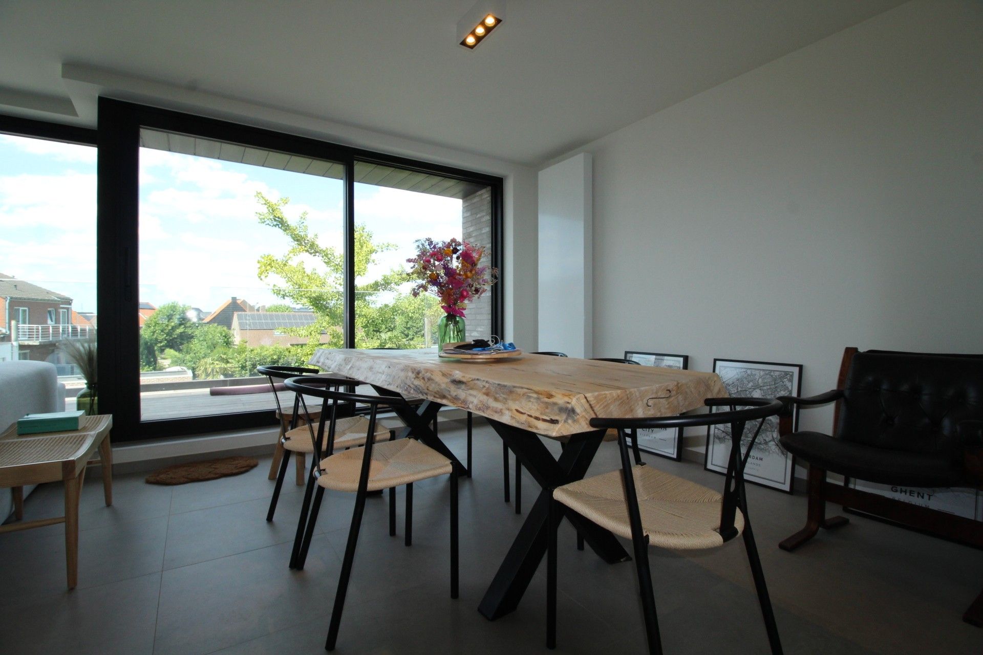 Luxe nieuwbouwappartement met panoramisch terras in hartje Sint-Eloois-Vijve foto 4