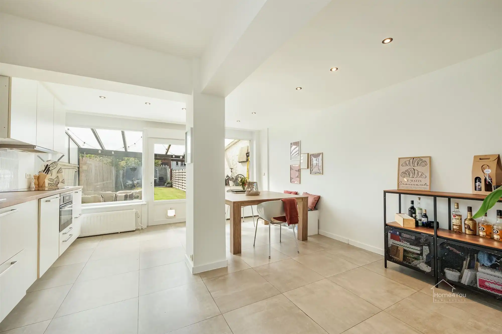 Instapklaar gelijvloers Appartement met Tuin foto 9