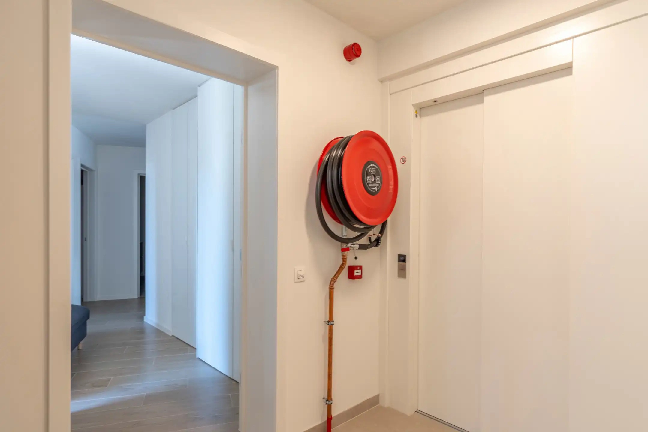 Knap en licht appartement op de 2e verd. met 2 terrassen foto 17