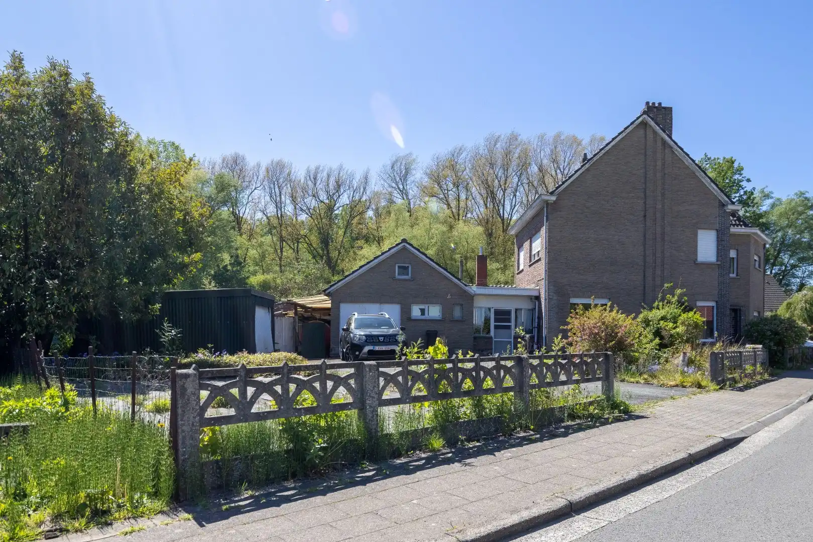 Op te frissen half open bebouwing met ruime tuin, en garage in Gijzegem foto 2