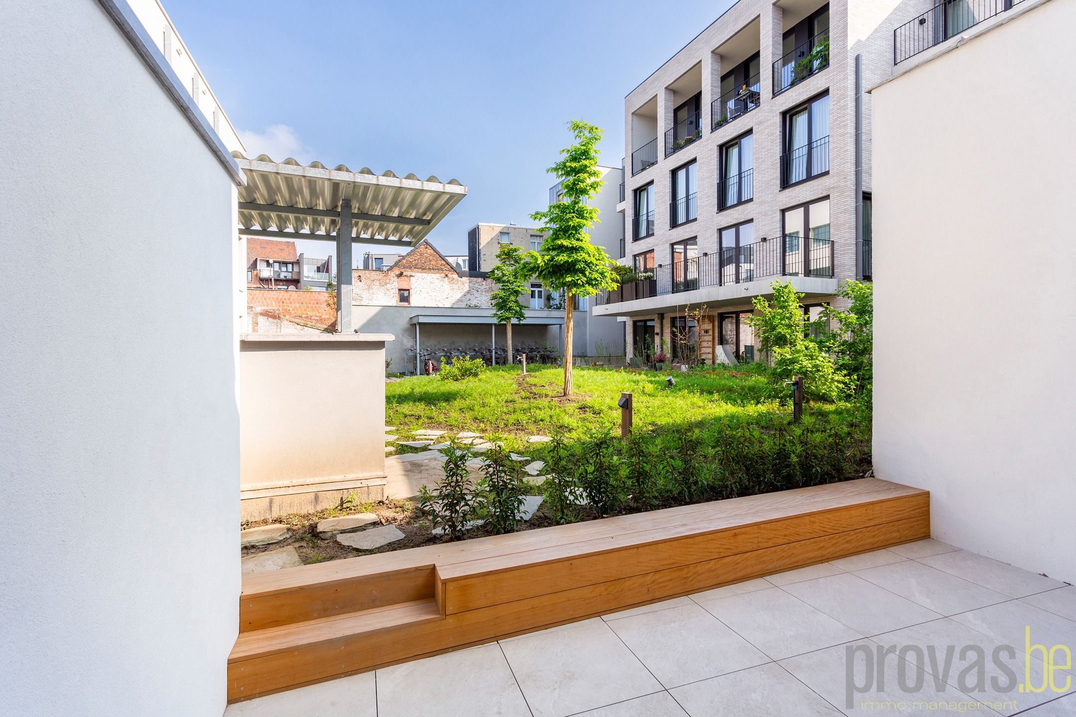 INSTAPKLARE, LUXEWONING MET STADSTUIN EN TERRAS MET A-LABEL foto 2