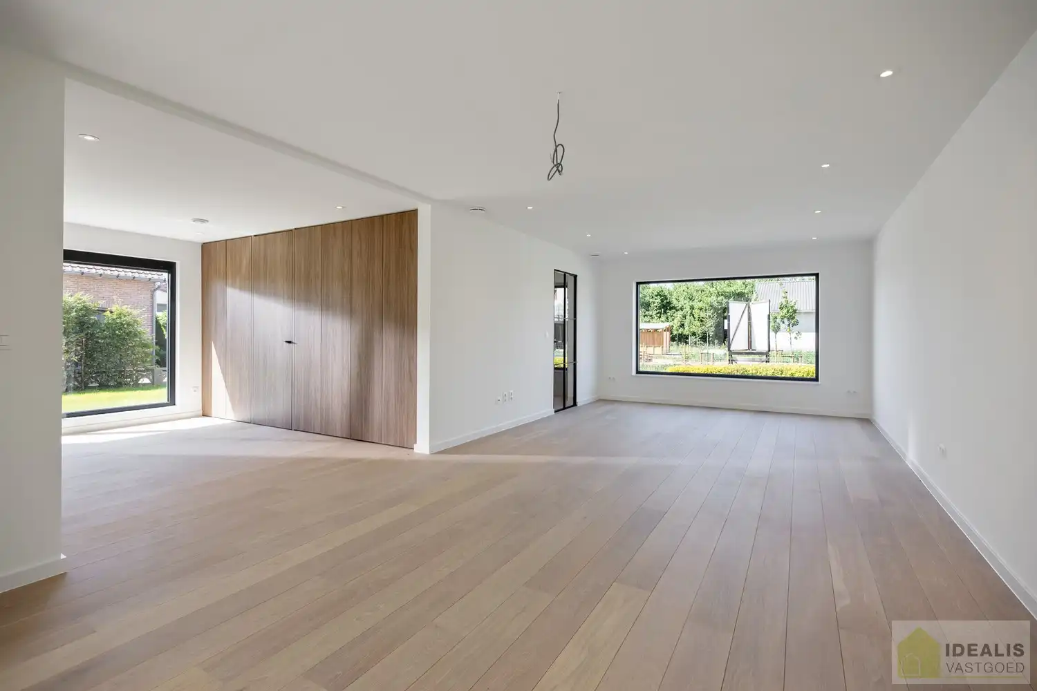 IDEALIS VASTGOED – Schitterend volledig vernieuwde woning (+- 220m²) met een heerlijke open leefruimte, 3 ruime slaapkamers, luxueuze badkamer, ruime wasplaats op een fijn zuid georiënteerd perceel! Dit heerlijke huis bevindt zich op een knap perceel van 8a 69ca in een heerlijk rustige en groene omgeving! - EEN MUST VISIT! - foto 11