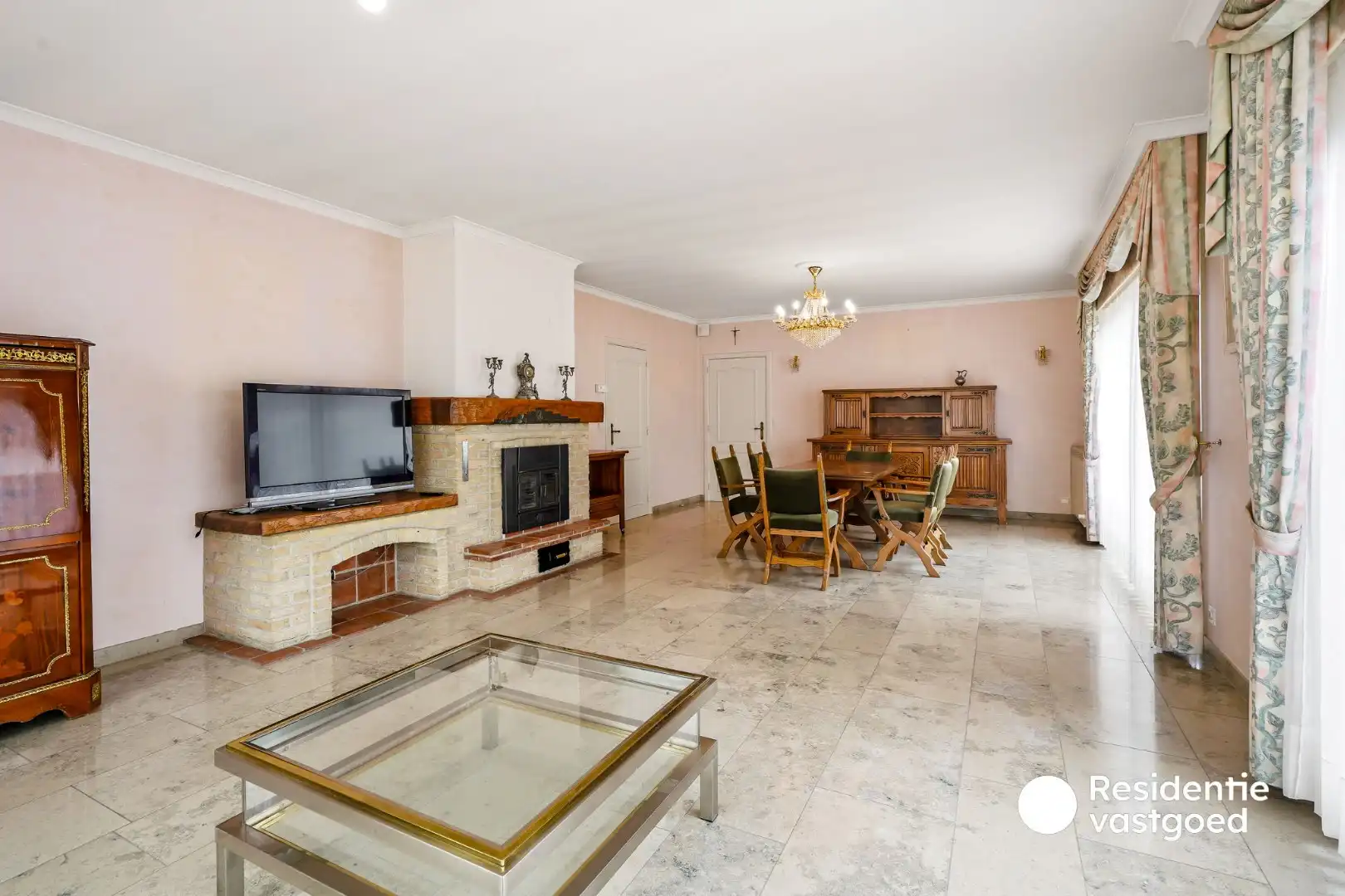 Statige gelijkvloerse villa op een terrein van 2342 m² te Oostduinkerke (Koksijde).  foto 7