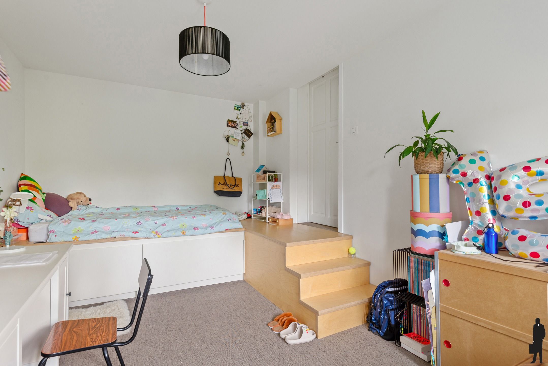 Zeer ruime woning (ca.250m²) met 6 slaapkamers & 2 badkamers foto 27