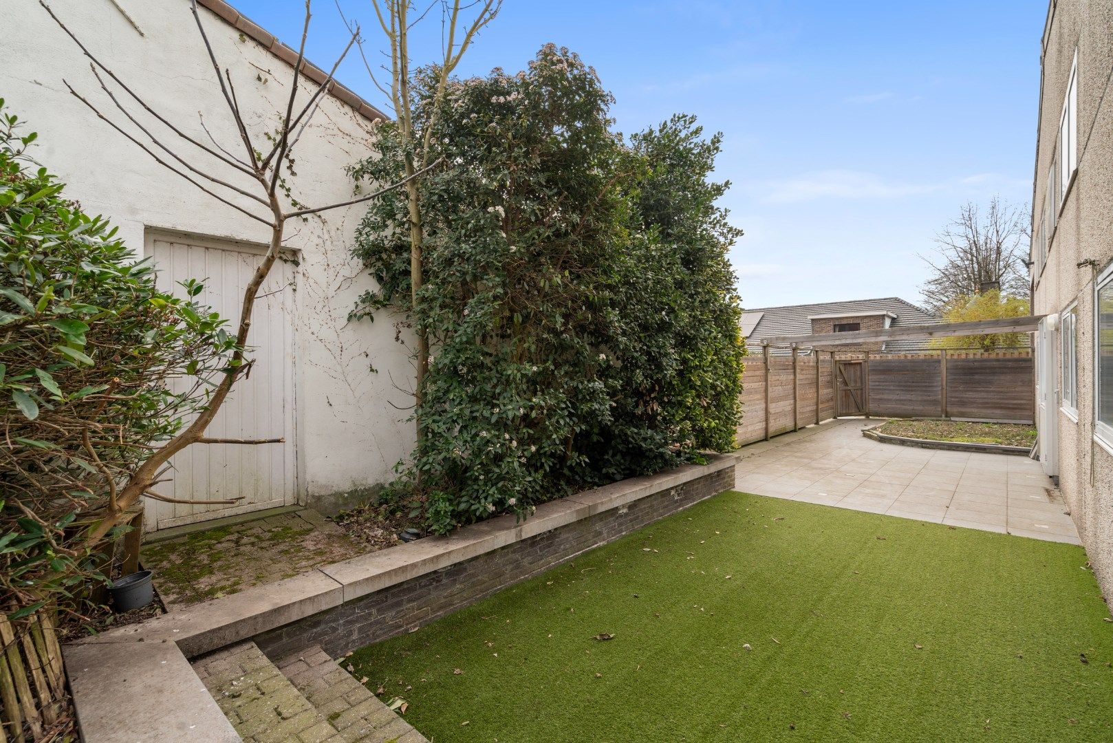 Magazijn met kantoren en conciërgewoning foto 21