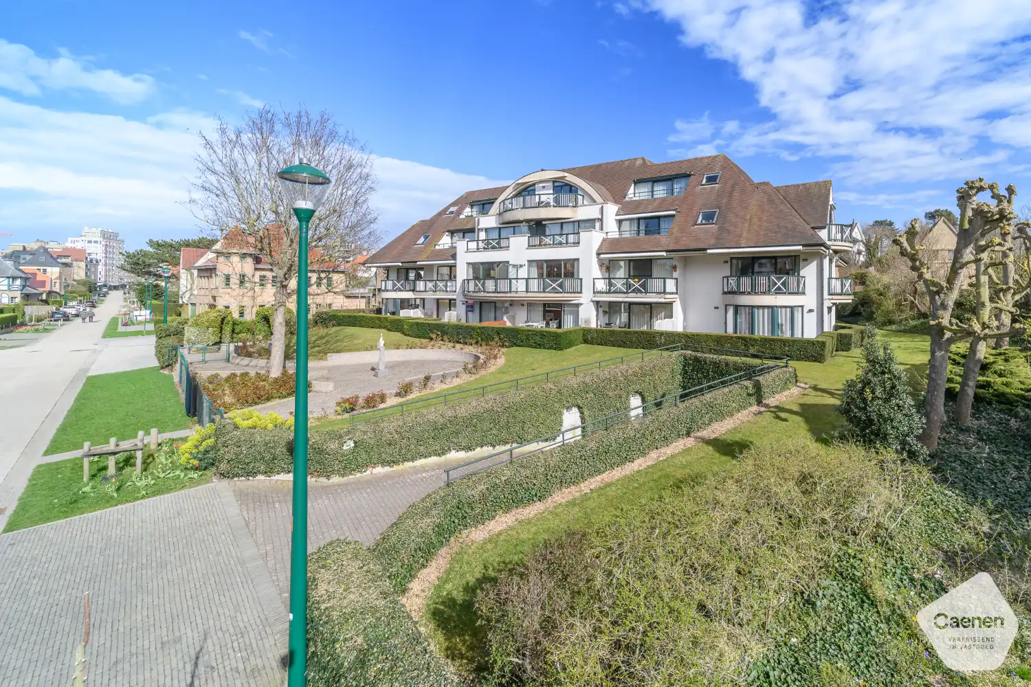 Zongericht hoekappartement met 2 slaapkamers in hartje Dumontwijk, inclusief ruime garage en kelder foto 2