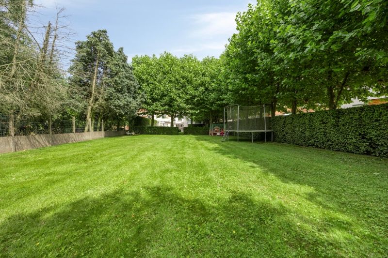 Karaktervolle woning met grote tuin en achteruitweg foto 7