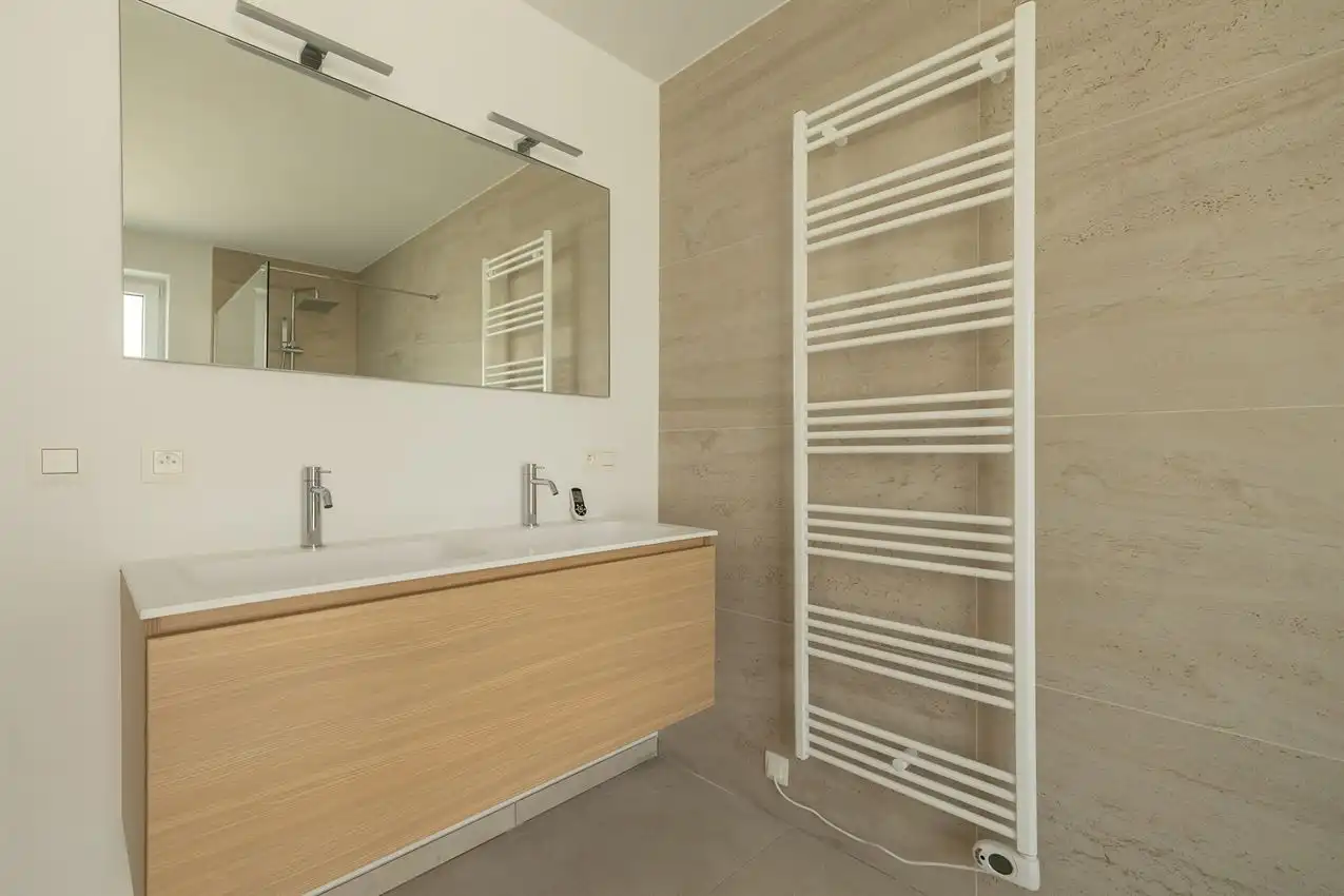 Instapklare nieuwbouwwoning met 4 slaapkamers, 2 badkamers en E-peil 9 foto 26