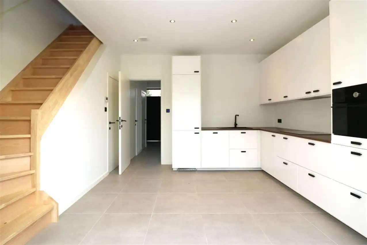Prachtig, volledig vernieuwde woning met 3 slpk. foto 10