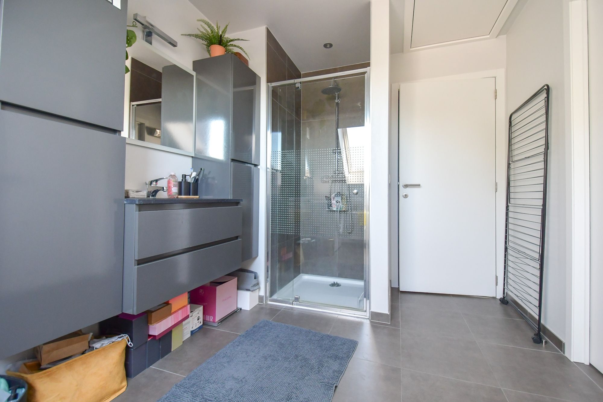 GOED GELEGEN & KWALITATIEF APPARTEMENT MET TERRAS EN FIETSENBERGING foto 8