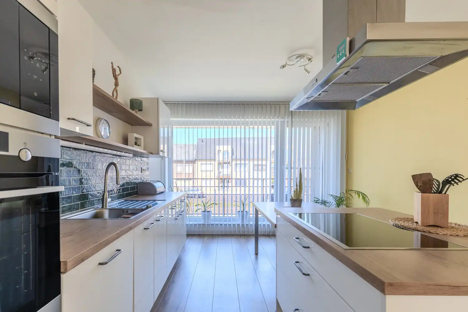 Energiezuinig duplex-appartement met twee slaapkamers, terras en autostaanplaats nabij Maastricht foto 8
