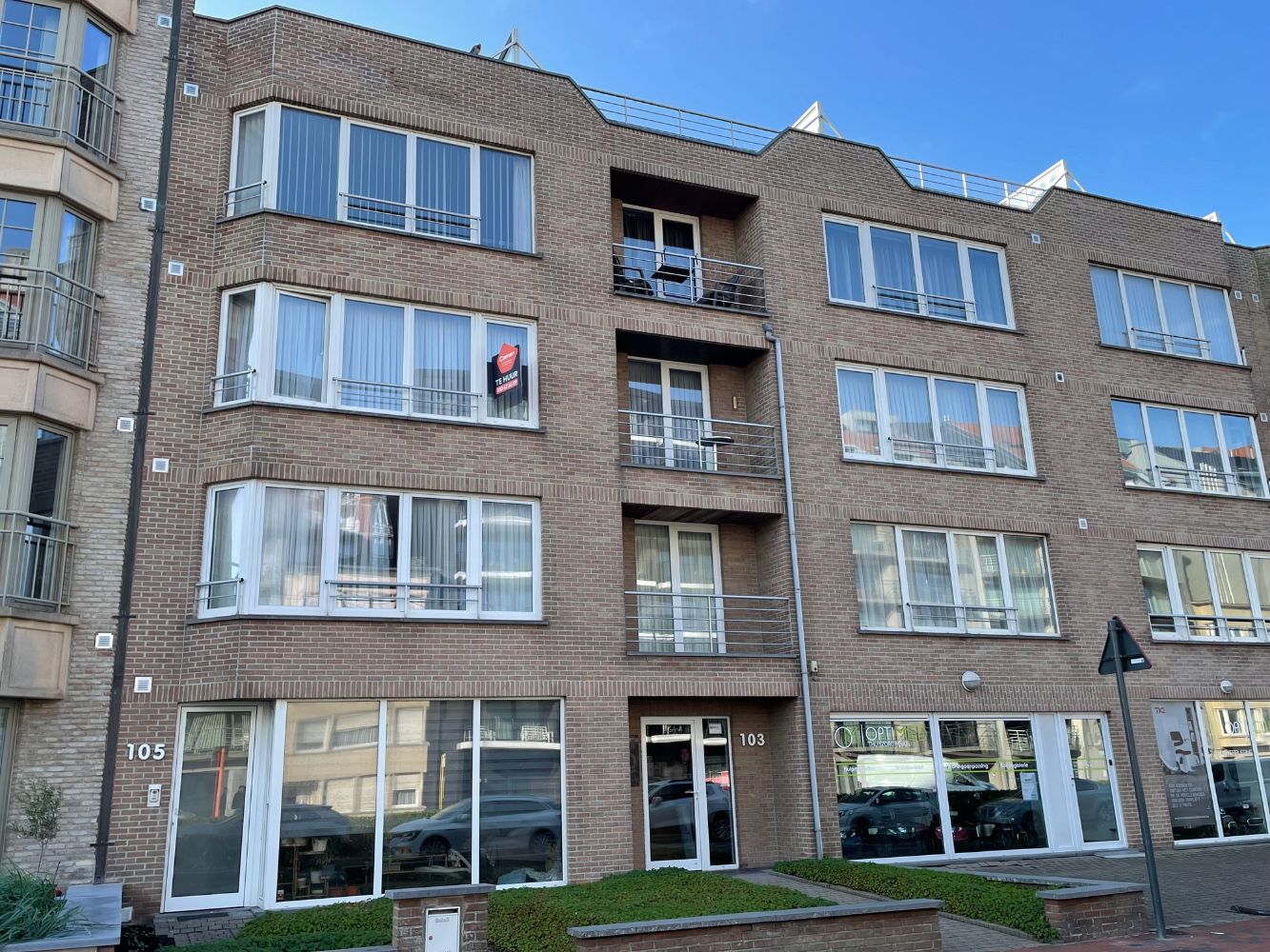 Prachtig ruim appartement met twee slaapkamers en een zongericht terras. foto 13