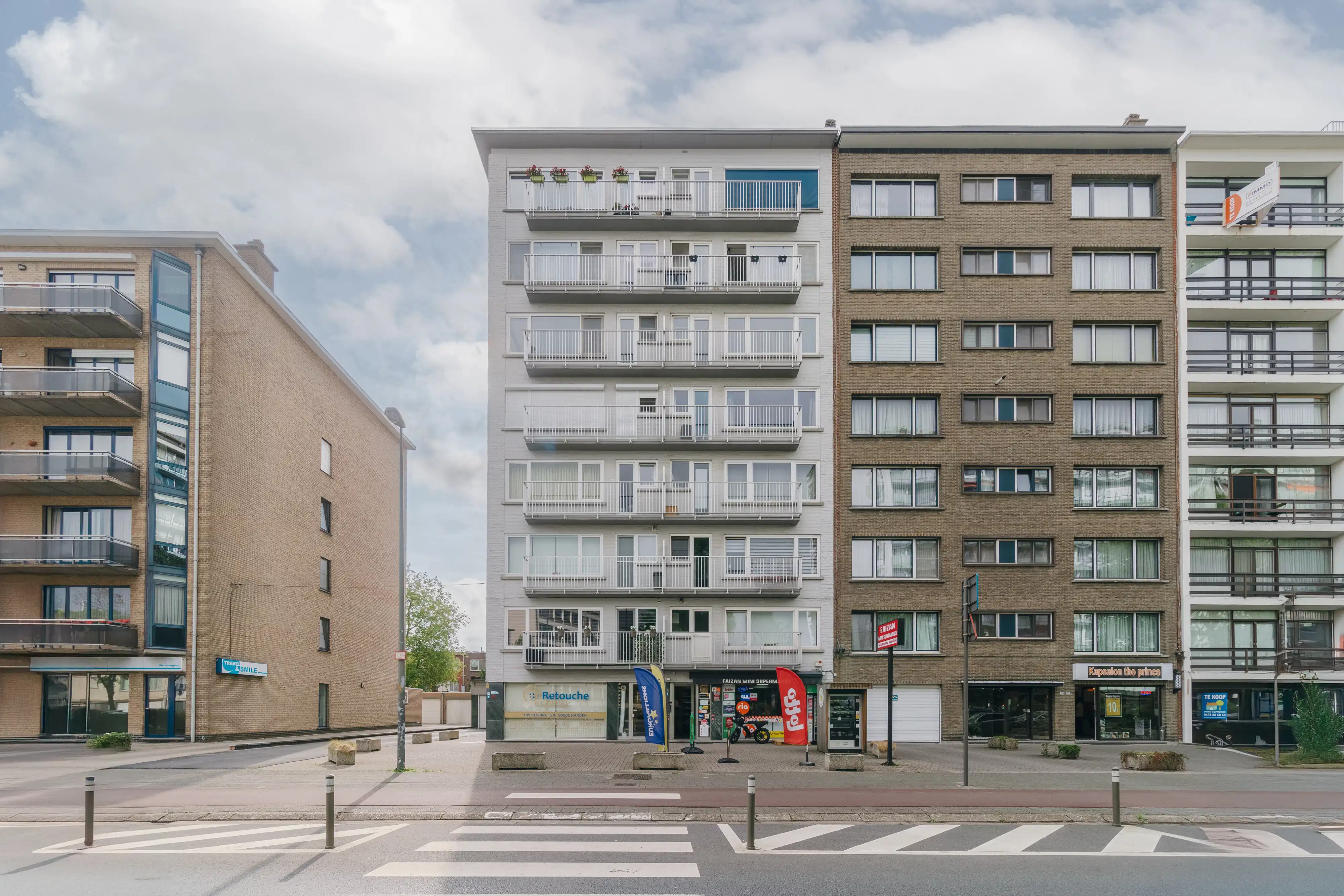 Instapklaar, lichtrijk appartement met terras en staanplaats foto 11