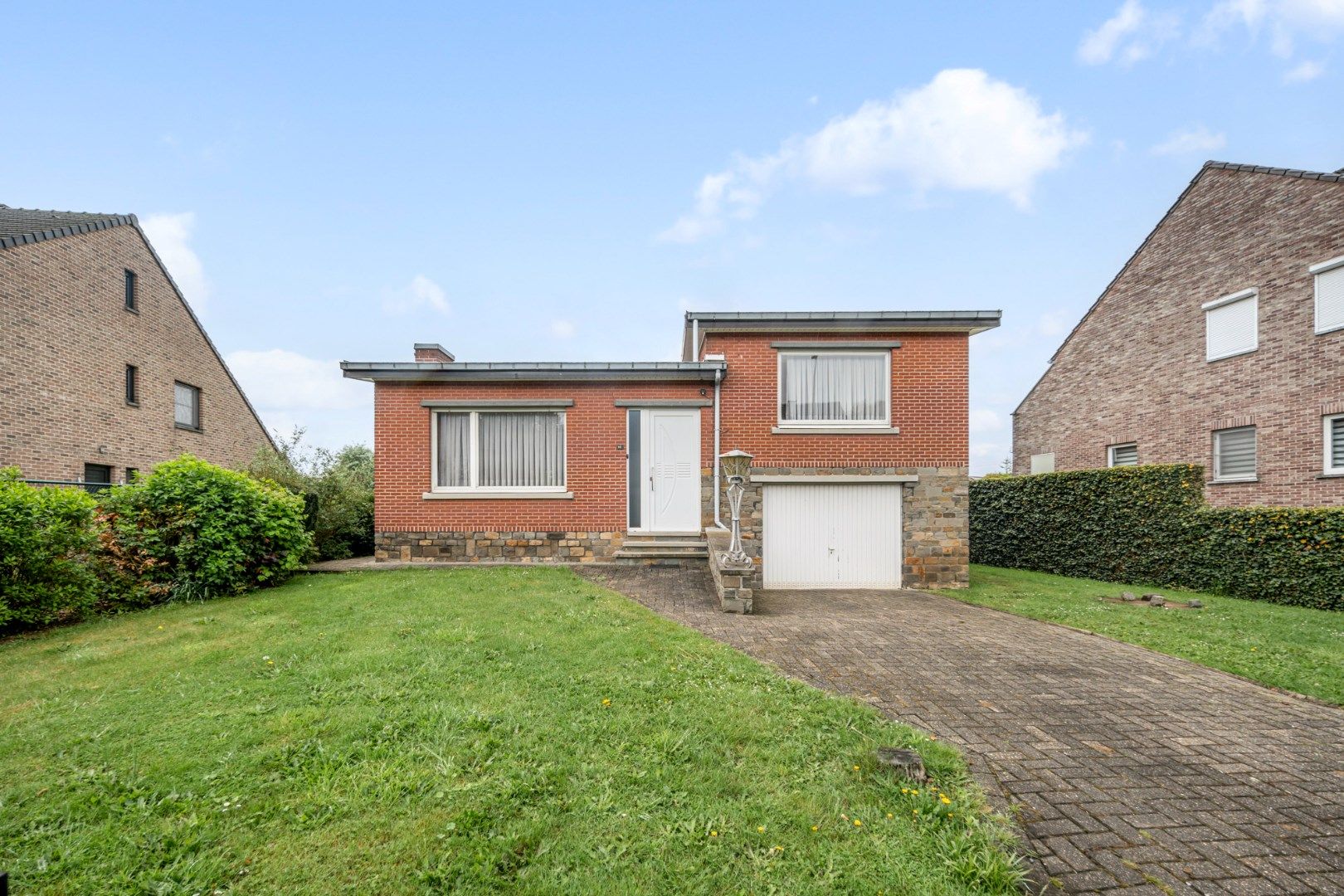 Te renoveren vrijstaande woning op een gunstig gelegen perceel van 12a 07ca vlakbij het centrum foto 3