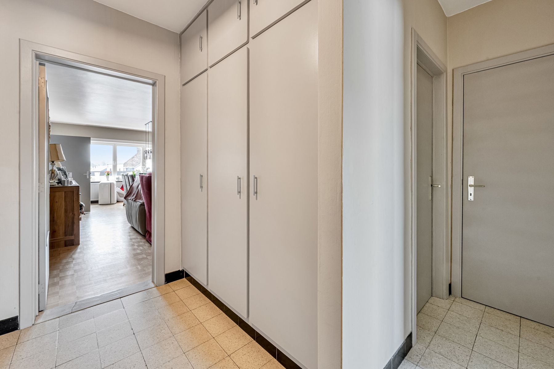 Opbrengsteigendom met 3 appartementen + handelsruimte foto 4
