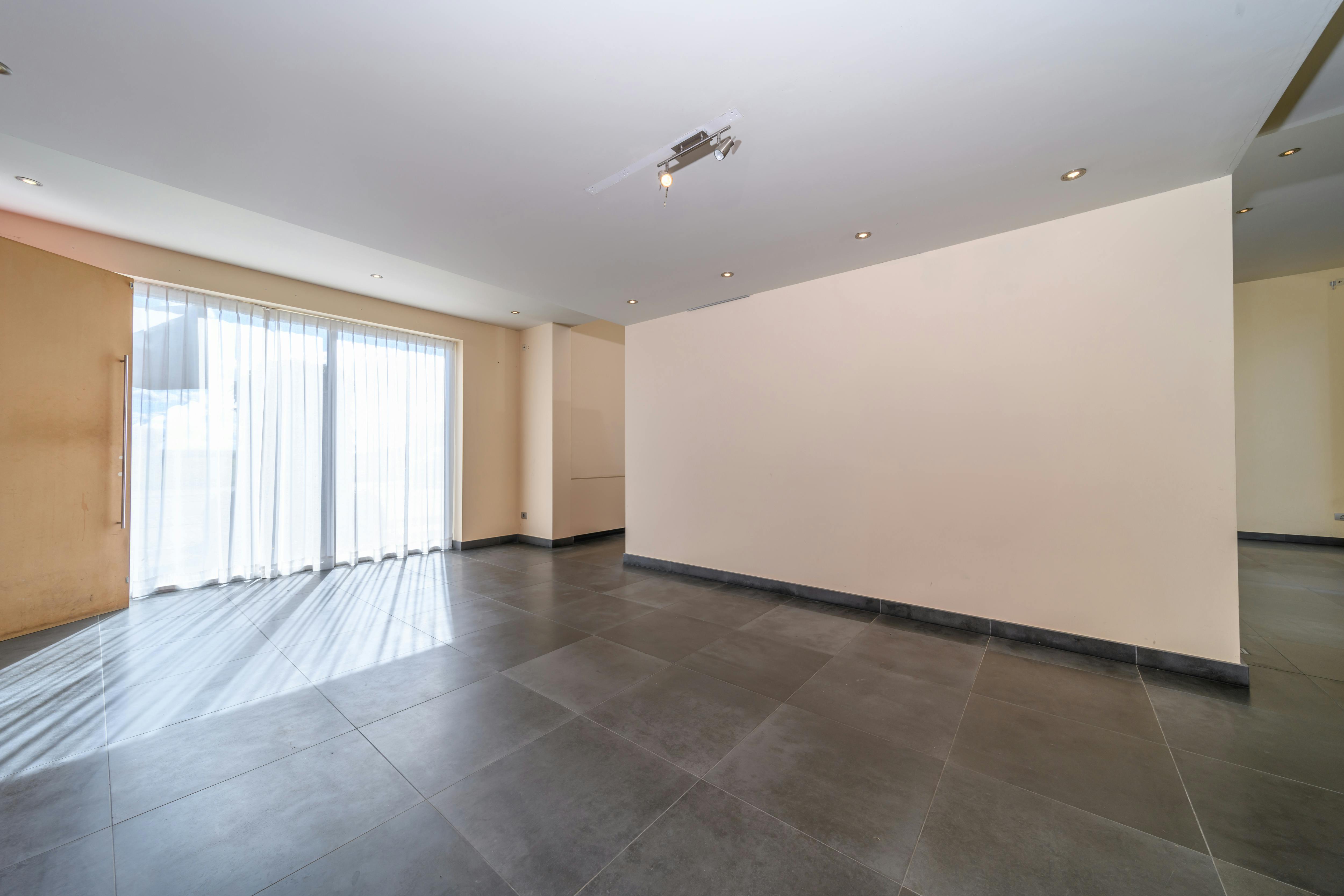 Ruime woning met 3 slaapkamers te Reninge. foto 3