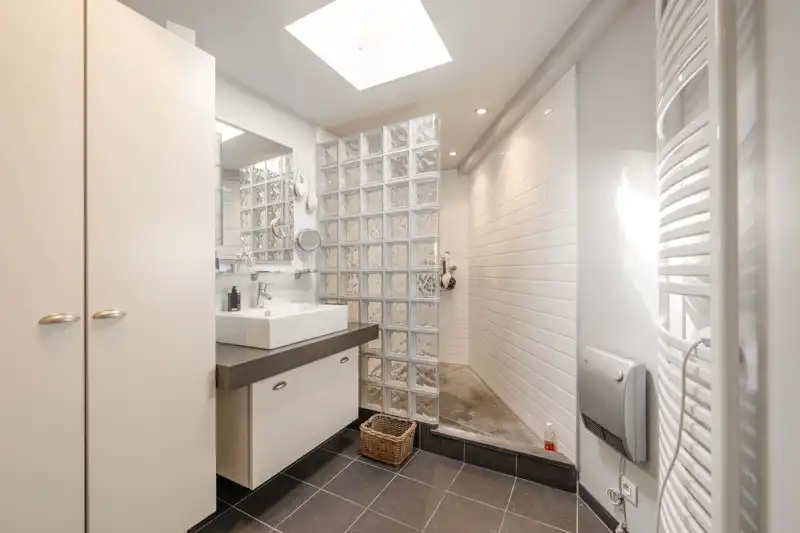 🏡 Charmante gezinswoning met zonnige tuin en polyvalent bijgebouw in Sint-Eloois-Vijve 🌿 foto 6