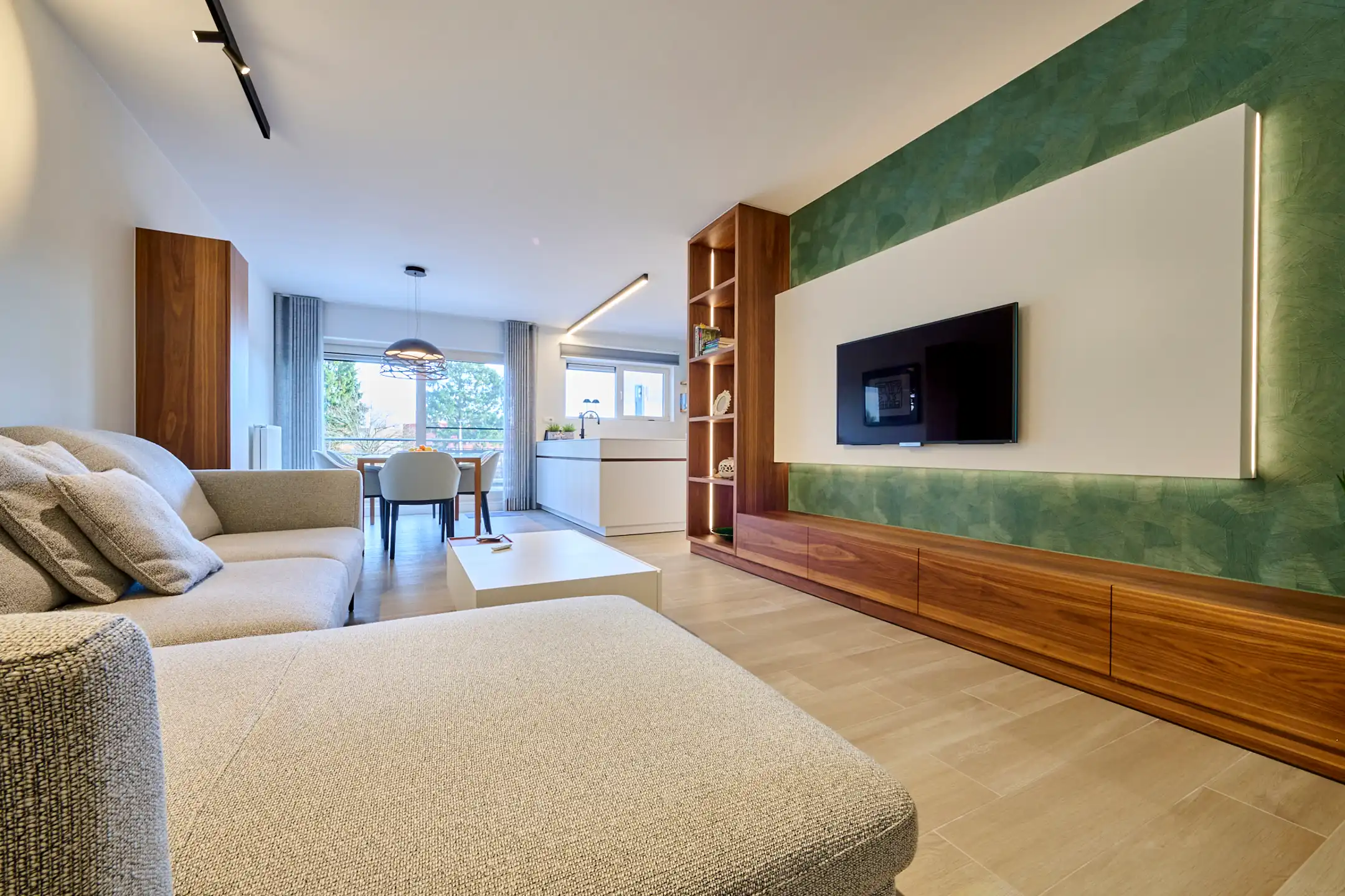 VOLLEDIG VERNIEUWD RUIM EN HOOGWAARDIG AFGEWERKT APPARTEMENT foto 6