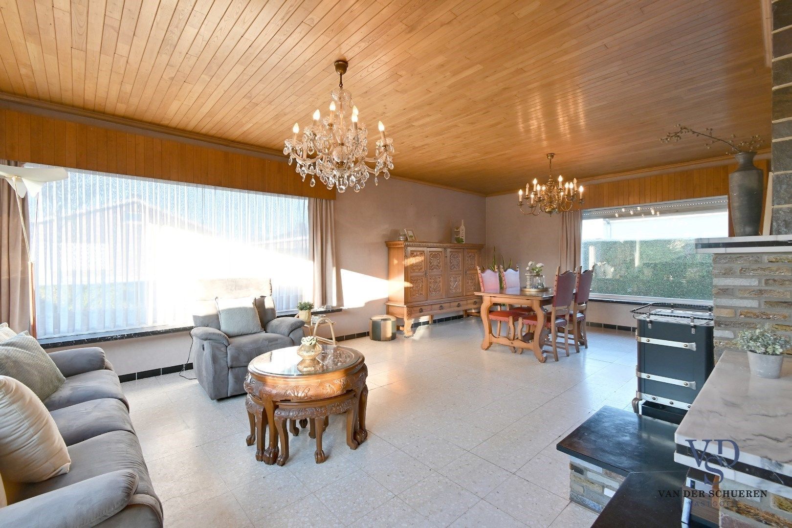 Degelijke bungalowwoning gelegen in een rustige verkaveling foto 7