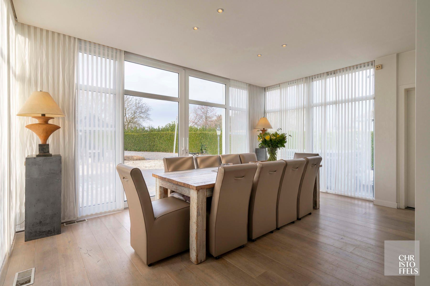Tijdloze elegante villa met praktijkruimte (422 m²) op perceel van 1.672 m² foto 7