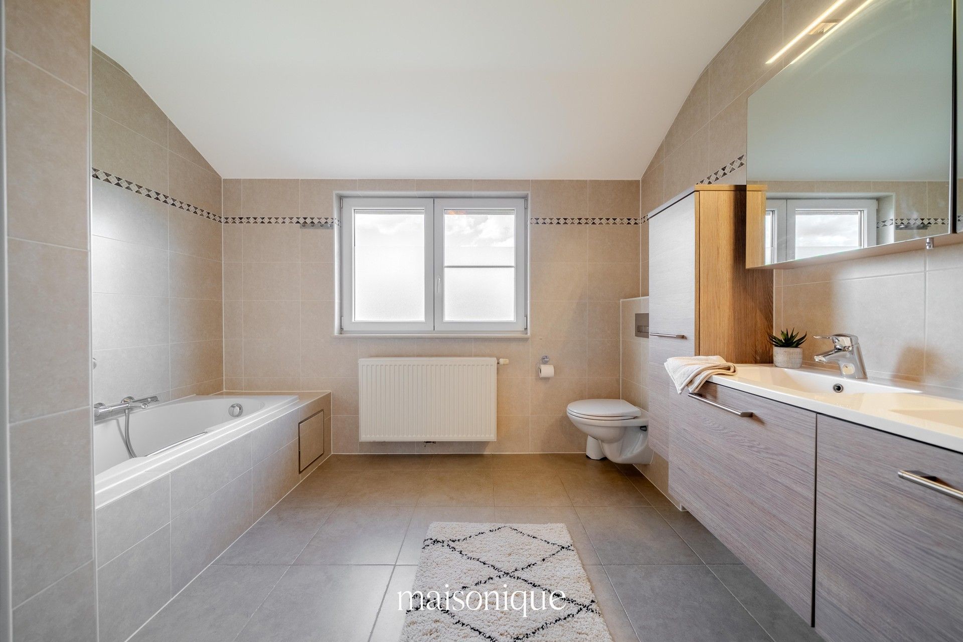 Recente familiewoning in een rustige buurt te Roeselare. foto 9