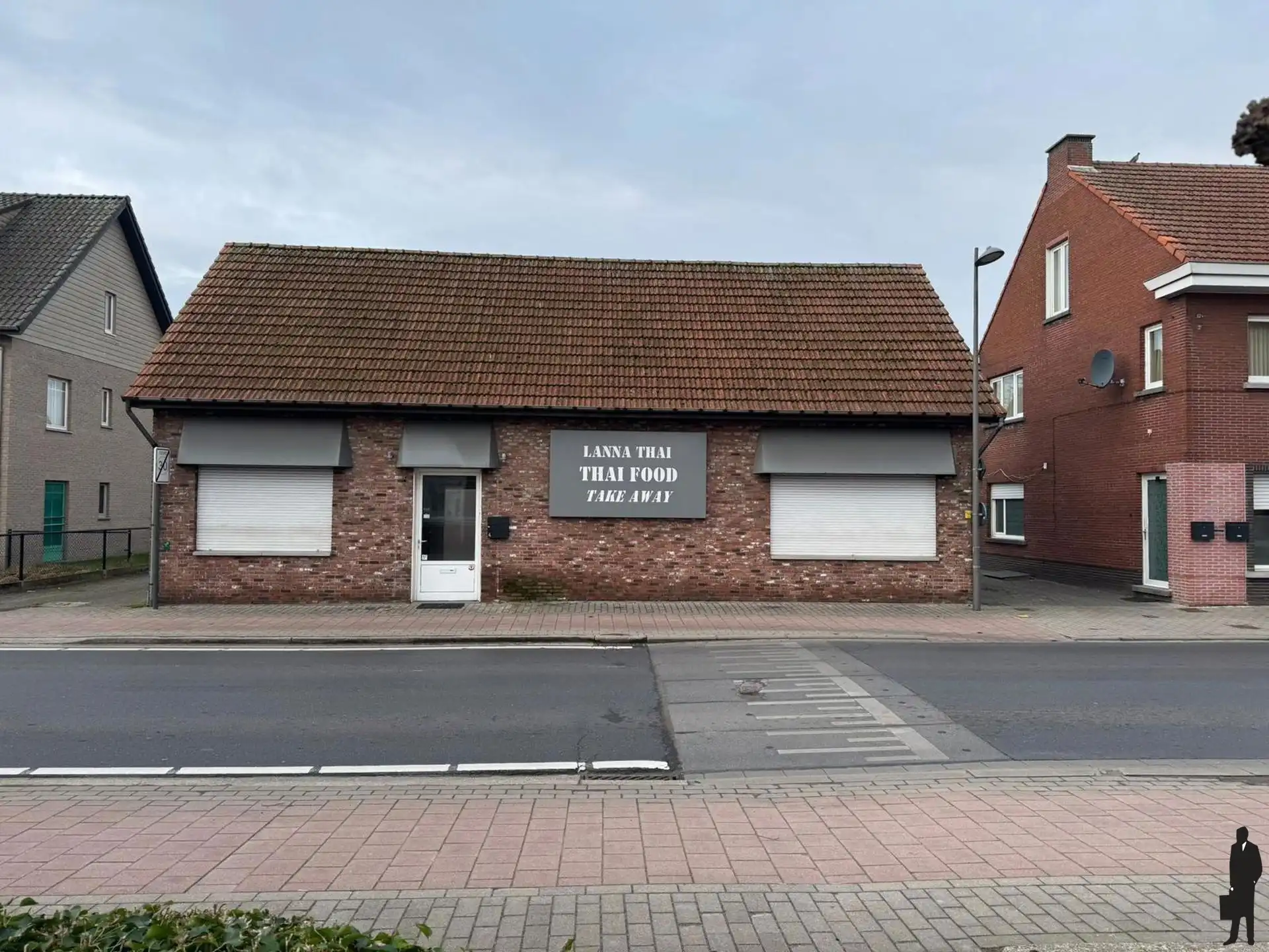 Handelspand met bovengelegen studio foto {{pictureIndex}}