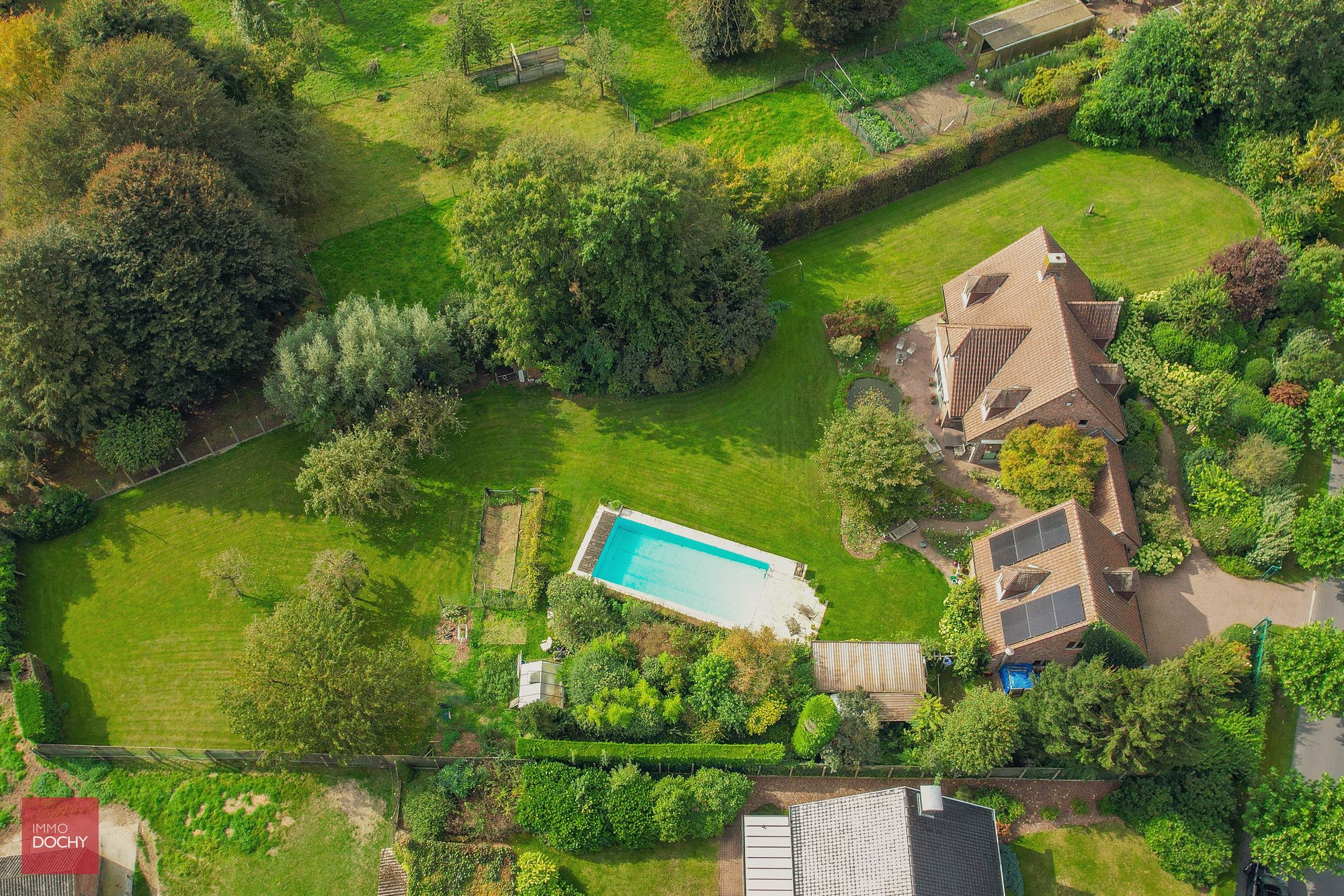 Goed gelegen villa op prachtig stuk (bouw)grond foto 2