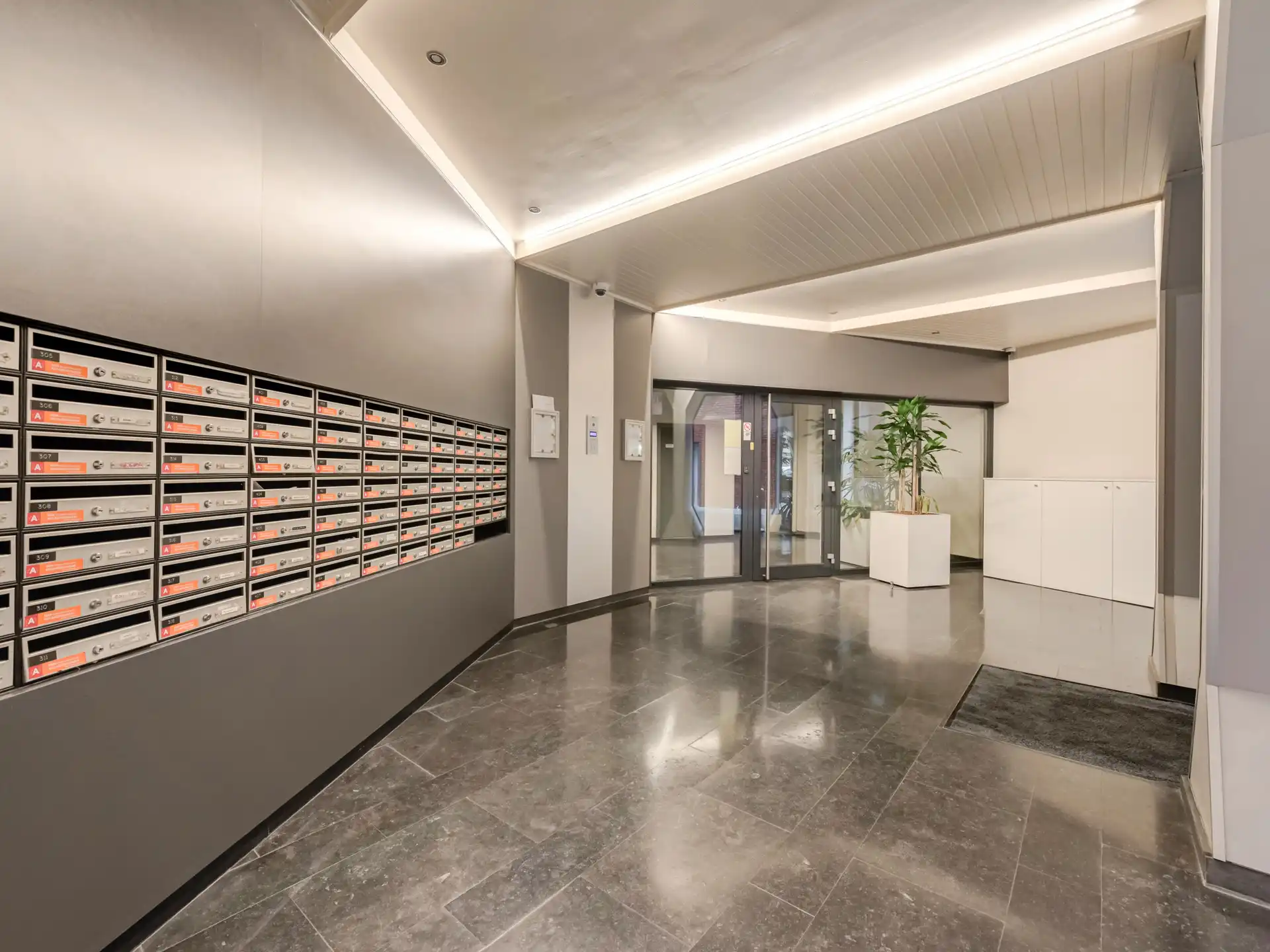 Gemeubelde studio op toplocatie in hartje stad! foto 21