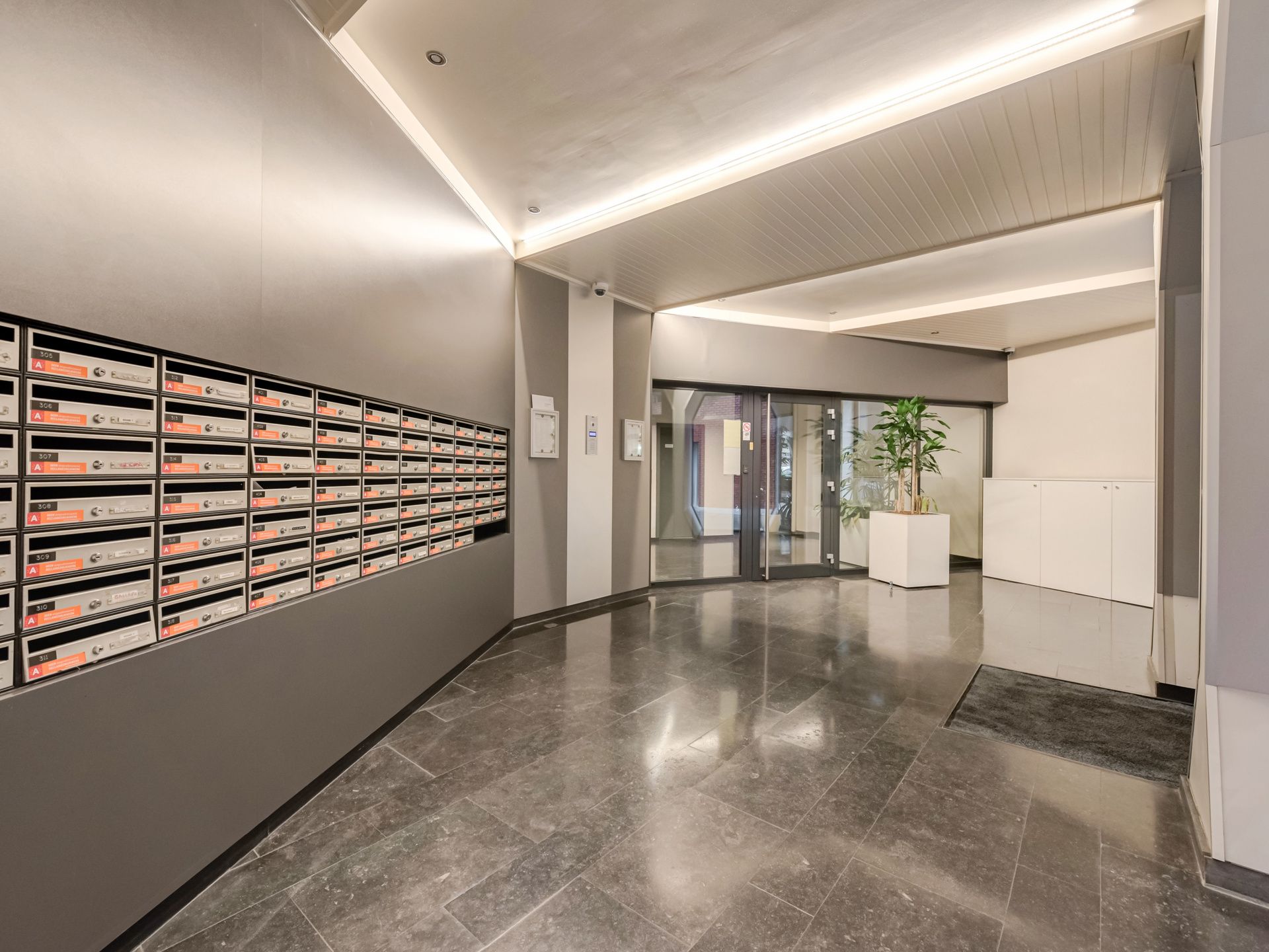 Gemeubelde studio op toplocatie in hartje stad! foto 21