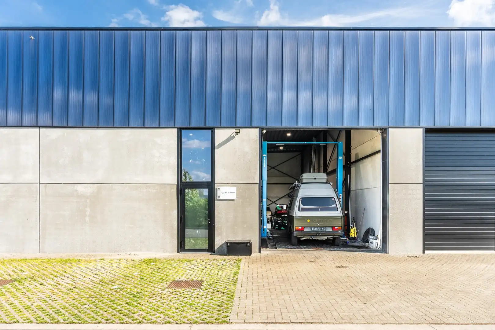 KMO-unit van 253 m² met 3 parkeerplaatsen en vergunde conciërgewoning foto 4