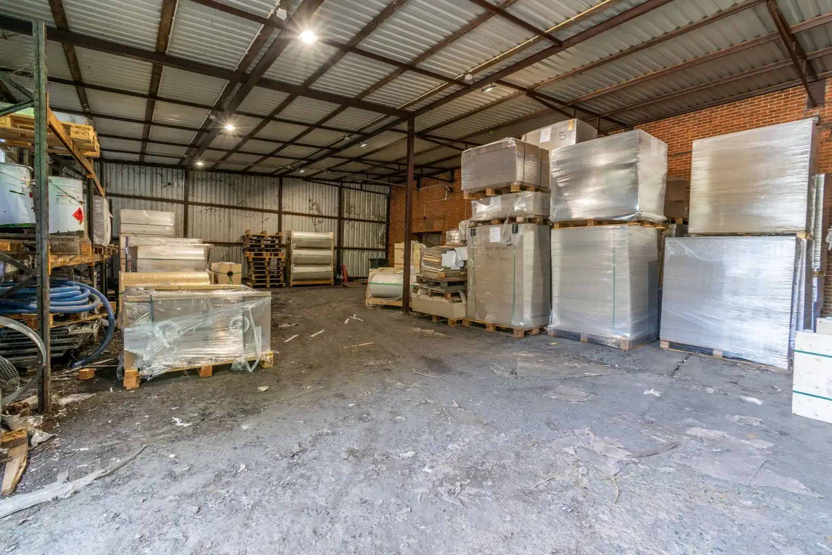 ZEER RUIME LOODS (3000m²) + WONING/BUREEL ! foto 9