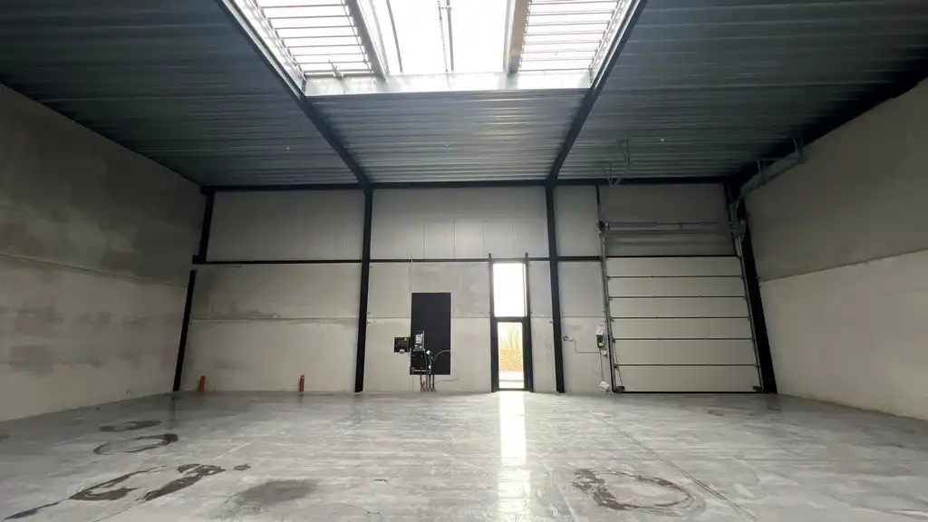 Klein magazijn te huur in Herzele Business Park foto 6