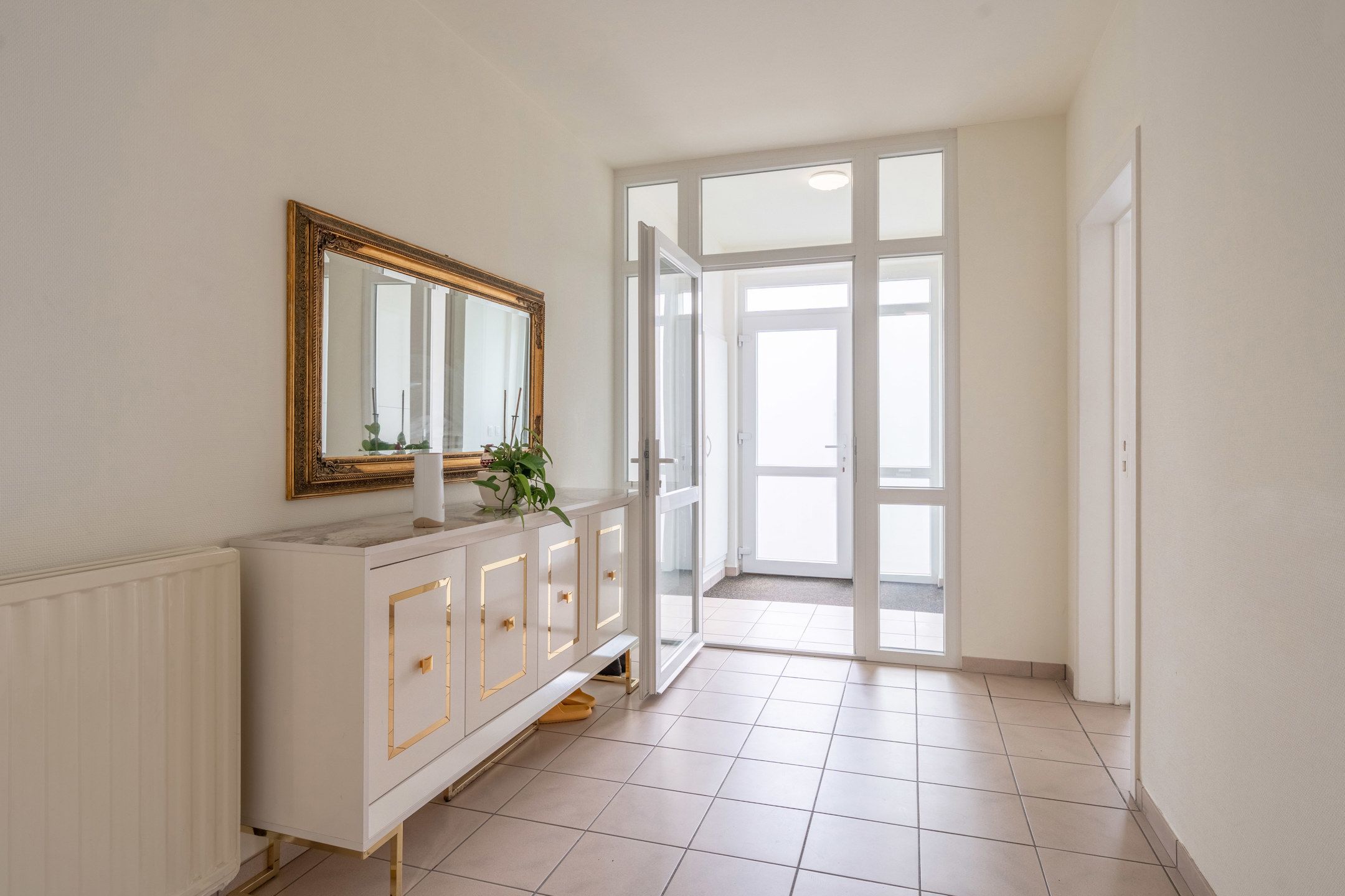 Volledig vernieuwde  woning/kantoor/handelspand met 5 slpks foto 5