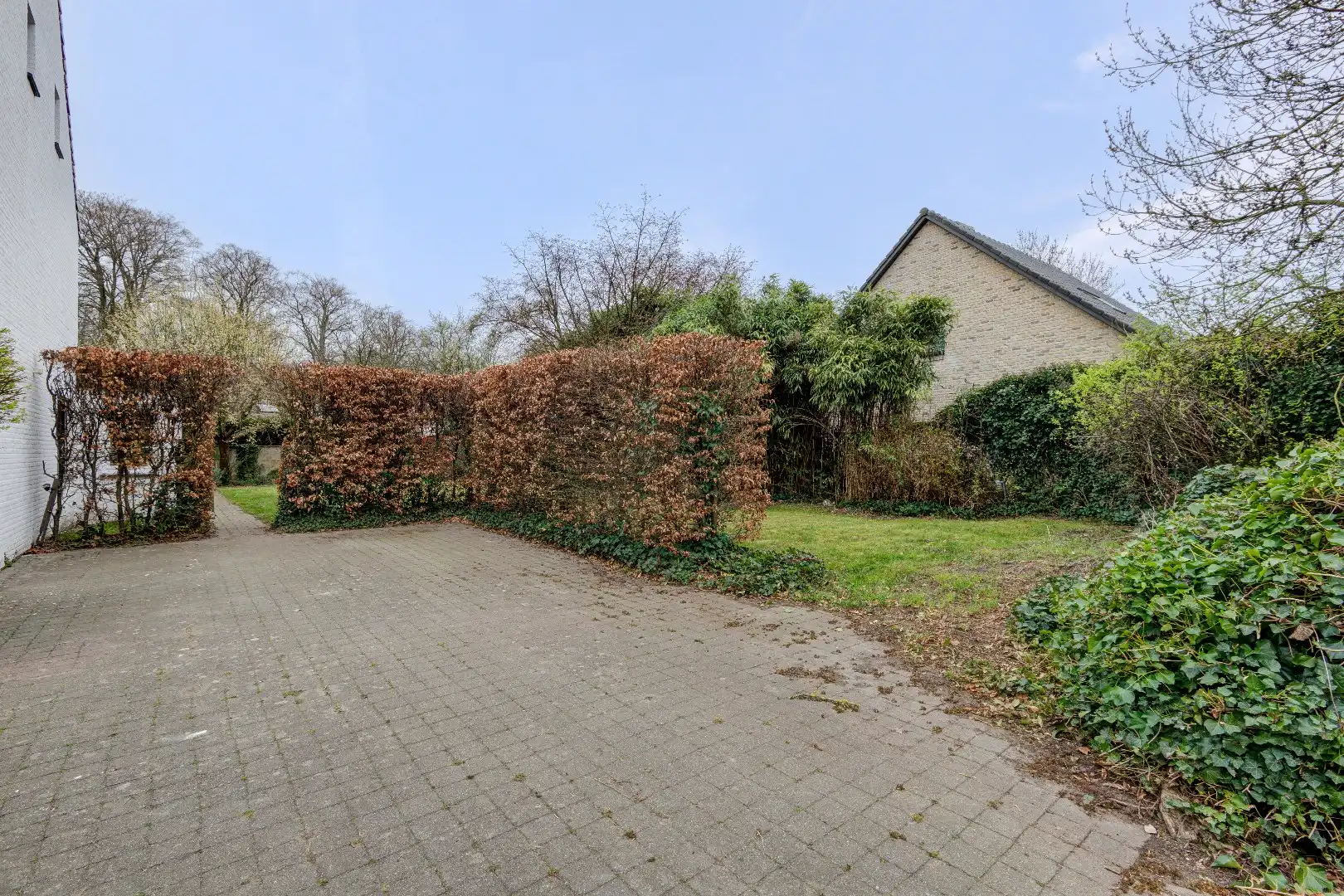 Half open woning in Schilde met zonnige tuin op het zuidwesten, terras en 4 slaapkamers, 1 badkamer en 4 parkeerplaatsen foto 3