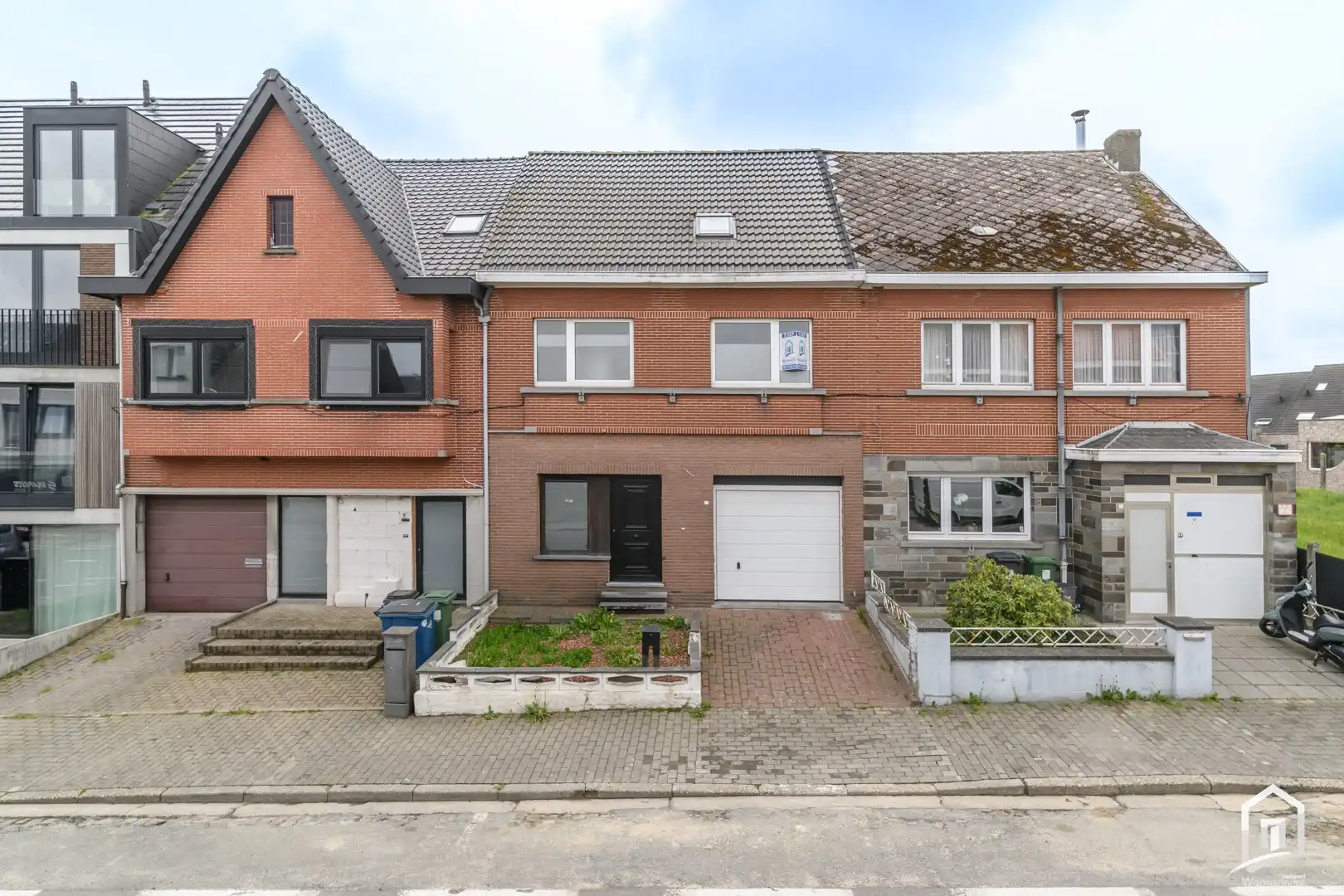 Ruime gezinswoning te Kerksken met 4 slaapkamers foto {{pictureIndex}}