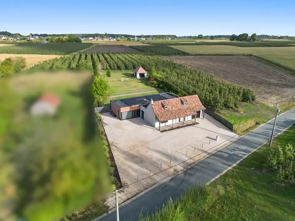 UNIEKE LUXUEUZE VILLA OP EEN PRACHTIG PERCEEL VAN 28A50CA IN SINT-TRUIDEN foto {{pictureIndex}}