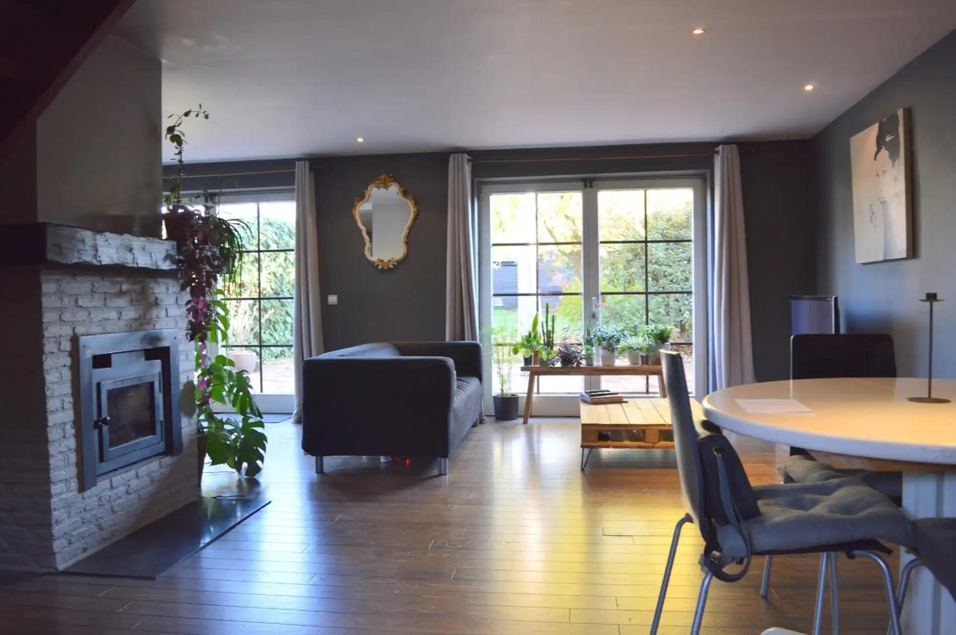 Charmante halfopen bebouwing met 2 ruime slaapkamers en zuid georiënteerde tuin foto 2