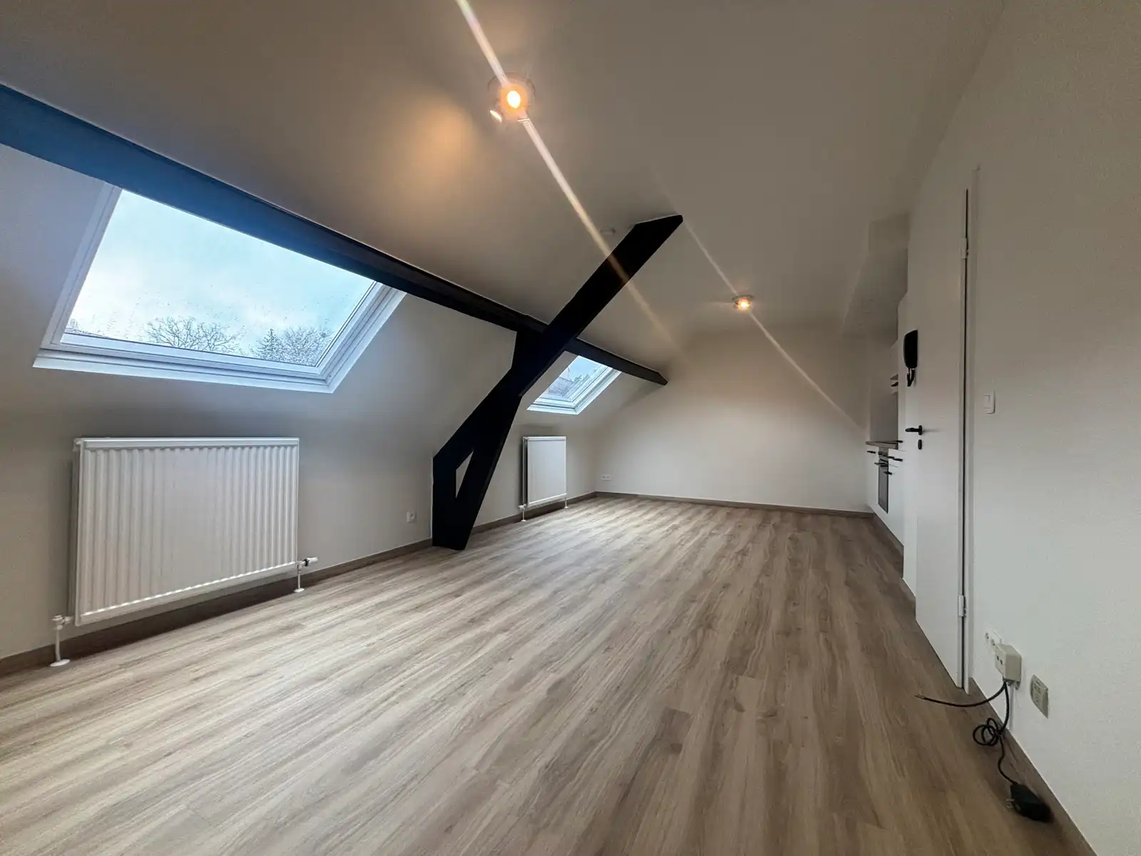 Gerenoveerd flatje te huur! foto 2