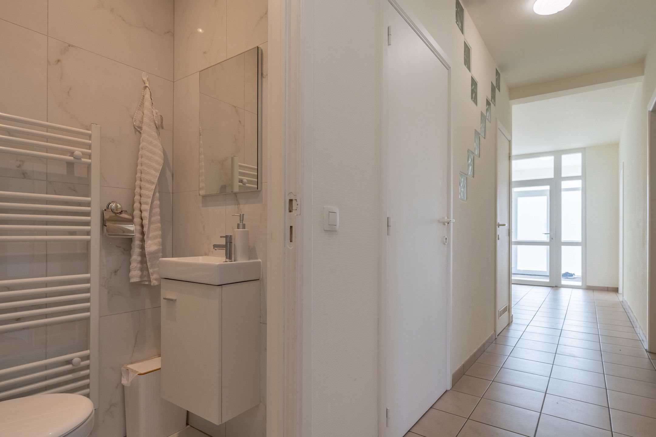 Volledig vernieuwde  woning/kantoor/handelspand met 5 slpks foto 24