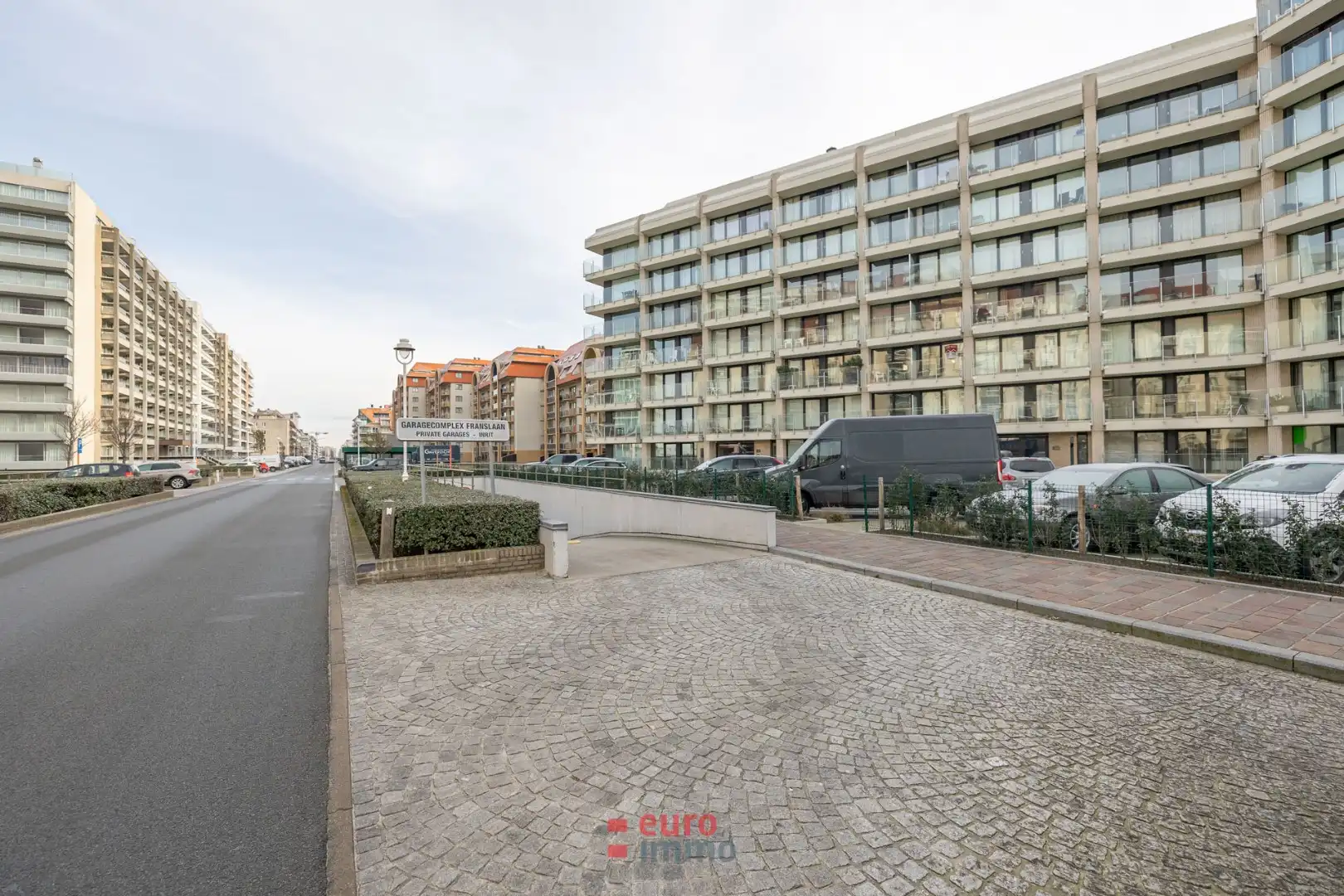 Afgesloten garagebox op een centrale ligging. foto 3