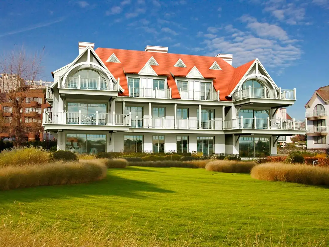 Garagebox te huur op de Kustlaan vlakbij de Minigolf Approach, het strand en de winkels van het Zoute. foto {{pictureIndex}}