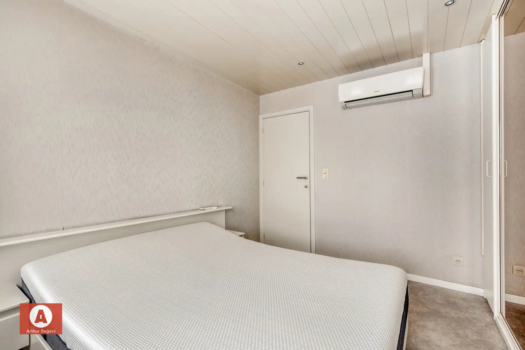 Woning met atelier en 4 slaapkamers in Buggenhout foto 16