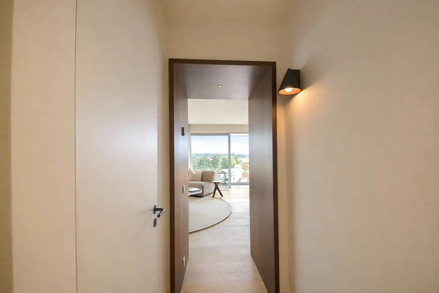 Prestigieus gerenoveerd appartement afgewerkt met hoogwaardige materialen gelegen nabij het Driehoeksplein. foto 18