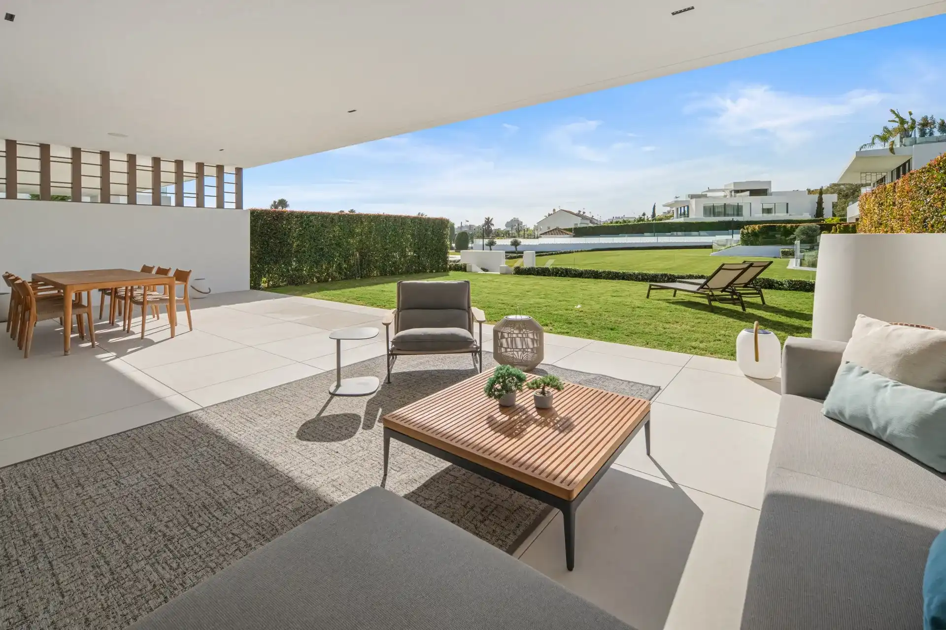 Exclusieve villa met resortgevoel in het meest prestigieuze deel van Marbella foto 38