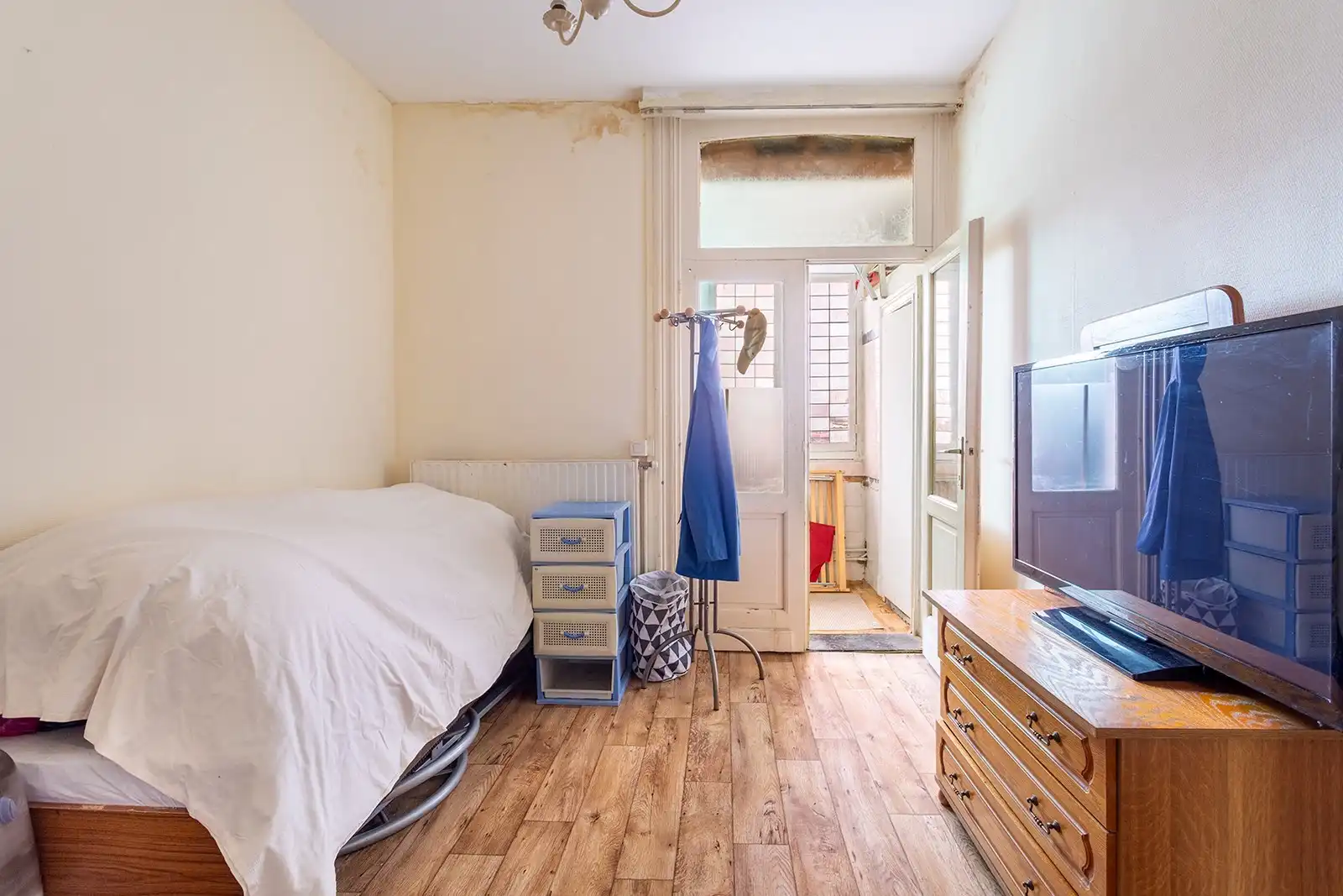 Op te frissen ruime woning met 7 slpk,3 badkamers,terras en garage foto 19