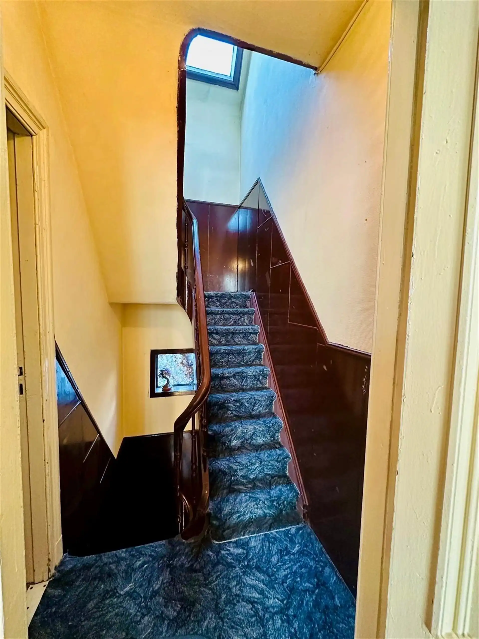 Te renoveren woning met veel potentieel in Berchem!  foto 15