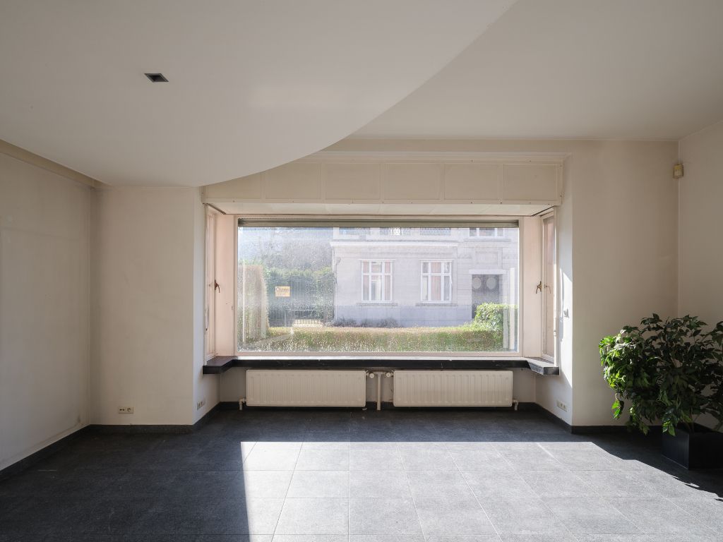 Voormalige dokterswoning met praktijkruimte en stadstuin foto 3